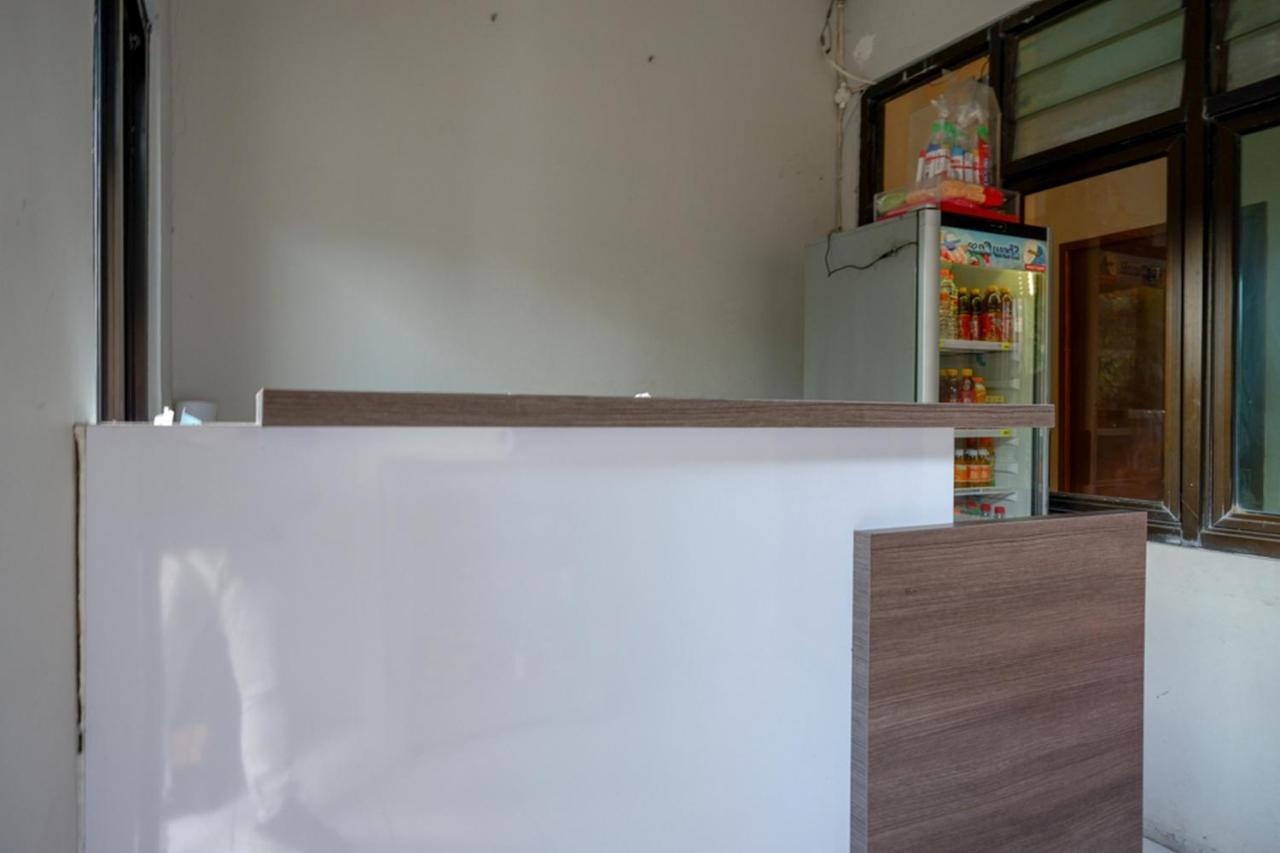 Reddoorz Near Stasiun Tawang Semarang Hotel Luaran gambar