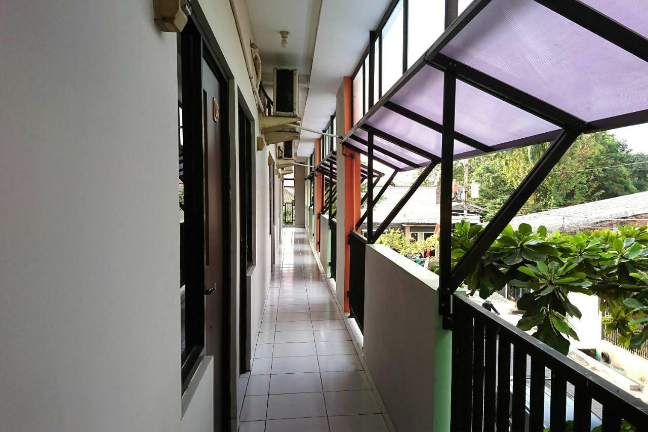 Reddoorz Near Stasiun Tawang Semarang Hotel Luaran gambar